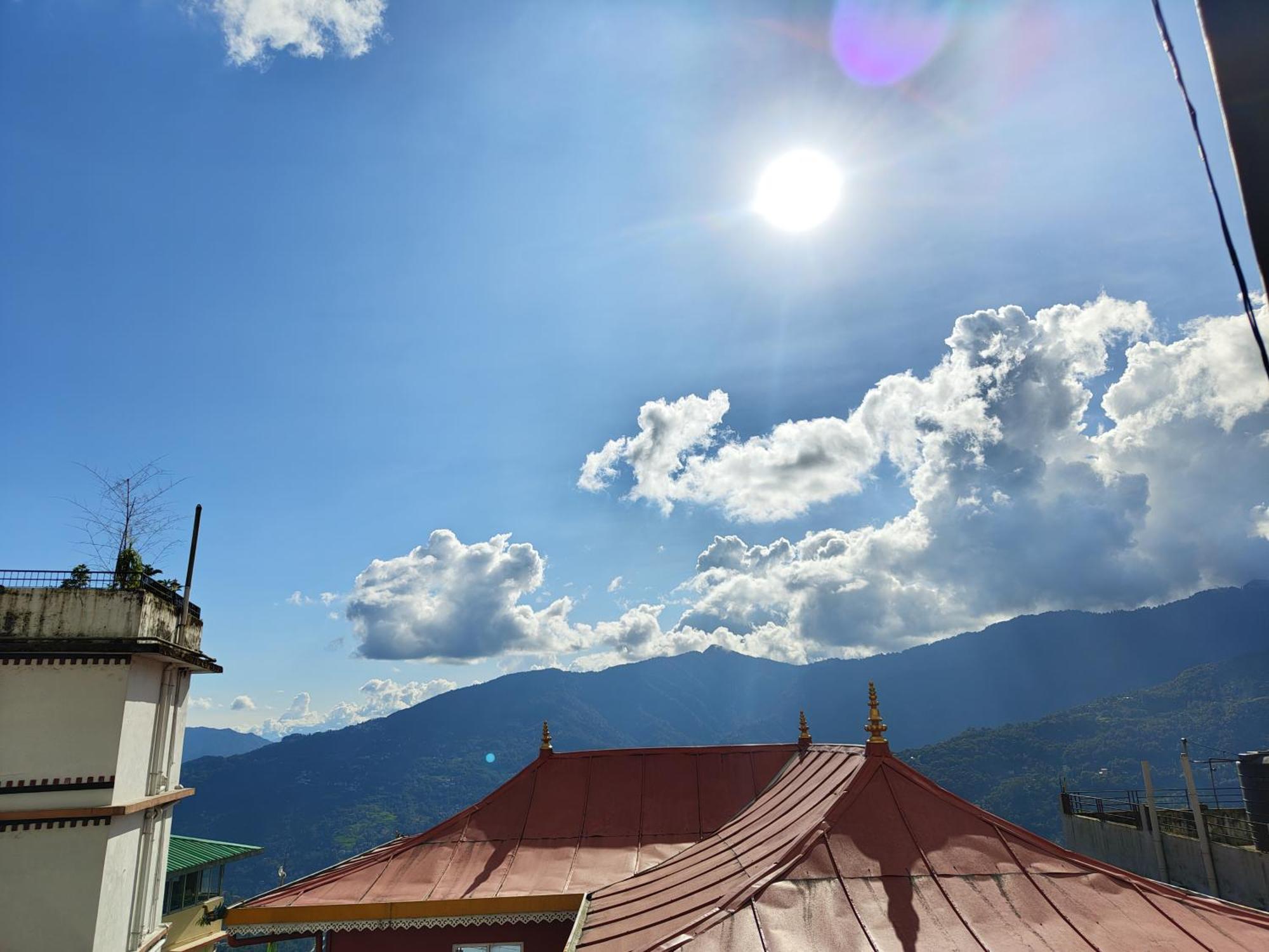 Hotel The Narayani Continental Gangtok Exterior photo