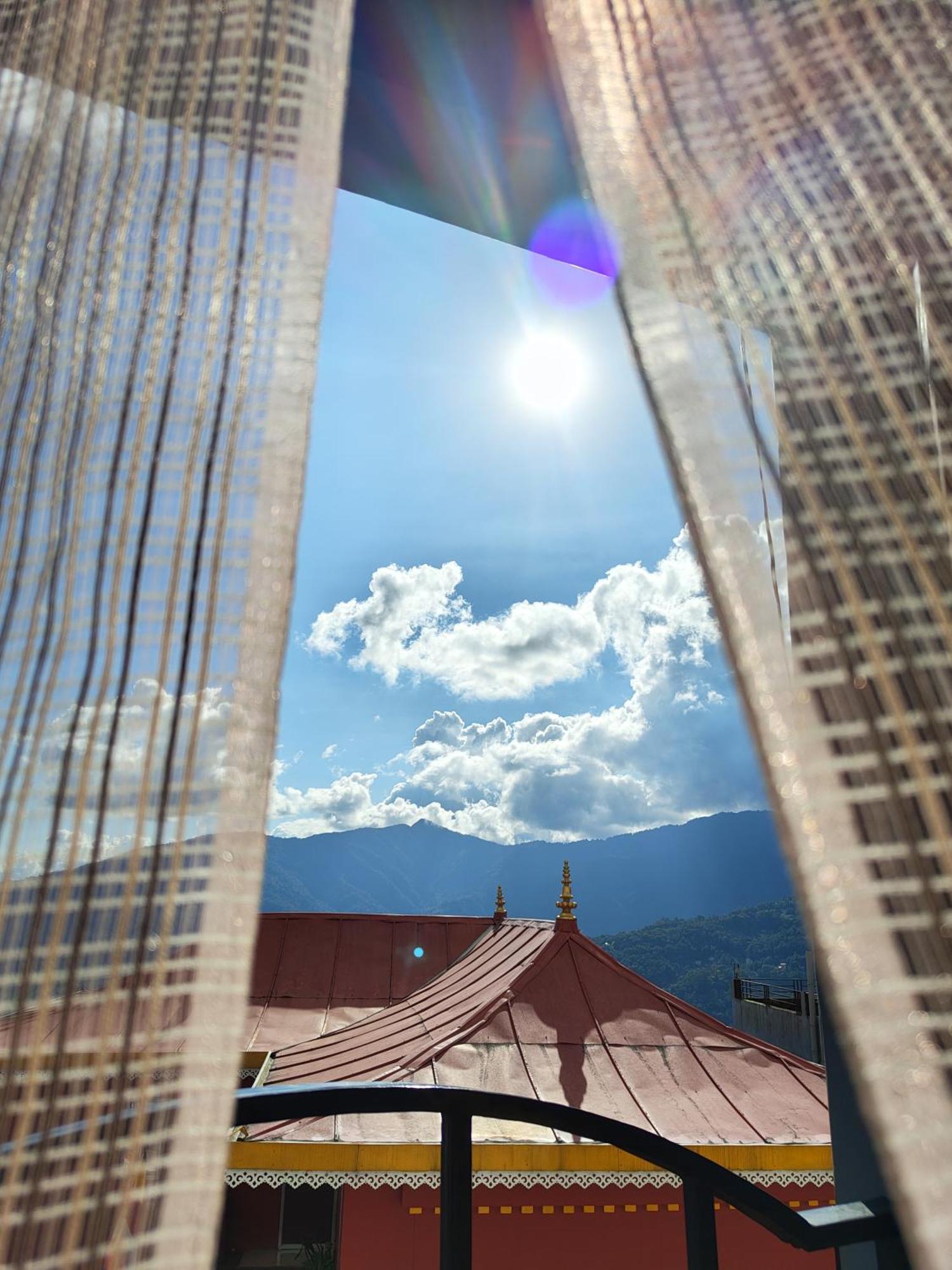 Hotel The Narayani Continental Gangtok Exterior photo